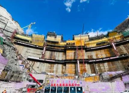 國內(nèi)在建最高雙曲拱壩提前完成年度澆筑目標(biāo)