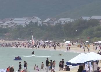 “暖冬游”“冰雪游”“午后經濟”火熱 消費釋放新動能為經濟發(fā)展添“薪”