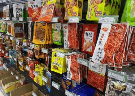 加堅果、加果蔬、加方便面  辣條產(chǎn)品升級玩出新花樣