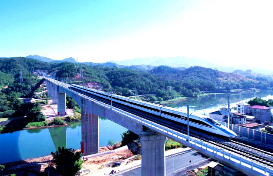 龍龍高鐵龍巖至武平段開通運營 閩西地區(qū)鐵路網(wǎng)結(jié)構(gòu)進一步完善