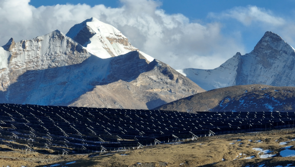 世界海拔最高！華電西藏5萬(wàn)千瓦才朋光伏項(xiàng)目正式投產(chǎn)