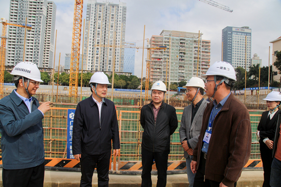楊綠峰、梁萬(wàn)山一行深入項(xiàng)目施工現(xiàn)場(chǎng)實(shí)地檢查.png