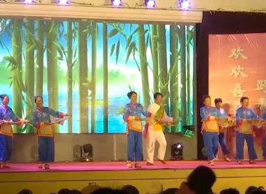 花式“村晚”成為鄉(xiāng)村新年味兒 傳承傳統(tǒng)、展示時(shí)尚