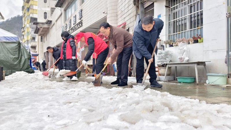 湖北五峰煙草：黨員職工齊上陣 除冰掃雪暖人心