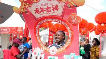 中國(guó)傳統(tǒng)文化“走向”海外 歐洲多國(guó)舉辦廟會(huì)等活動(dòng)共慶元宵佳節(jié)