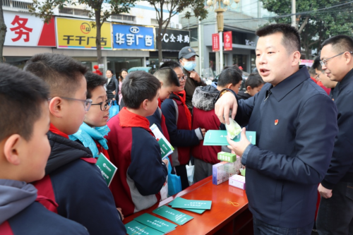 武漢新洲煙草：“煙草綠”化身“志愿紅”，“追鋒人”的熱辣滾燙
