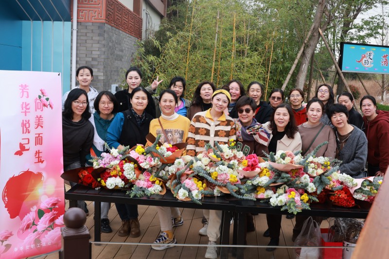 巾幗芳菲，美麗綻放