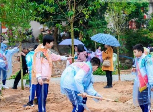 廣東持續(xù)開展義務(wù)植樹活動 民眾爭做綠美守護者