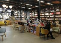 24小時書店里，有一群怎樣的人？