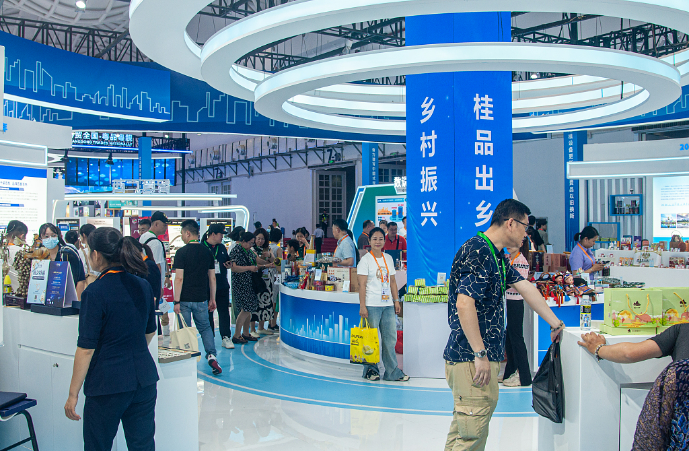 上新上線上臺(tái)階，消博會(huì)“購物車”活力盡顯