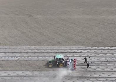 希望的田野生機(jī)勃勃 忙碌有序的春耕春種圖正徐徐展開(kāi)