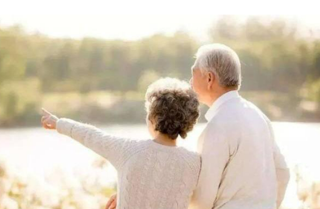 推進(jìn)規(guī)?；瘶?biāo)準(zhǔn)化集群化品牌化 銀發(fā)經(jīng)濟(jì)市場廣闊