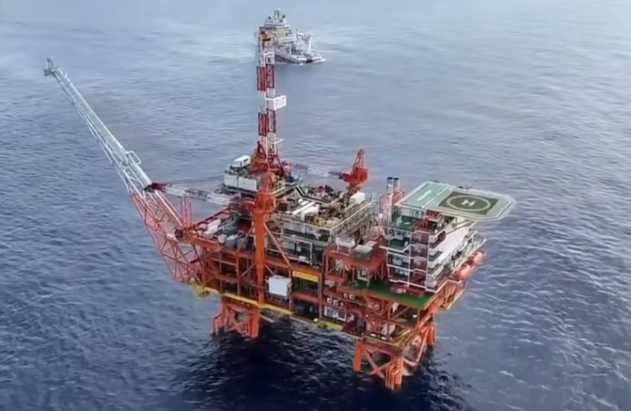我國首個智能海上鉆采平臺完成海上安裝