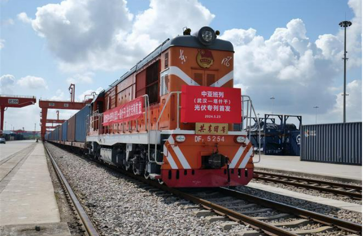 武漢首開(kāi)至烏茲別克斯坦塔什干光伏專列
