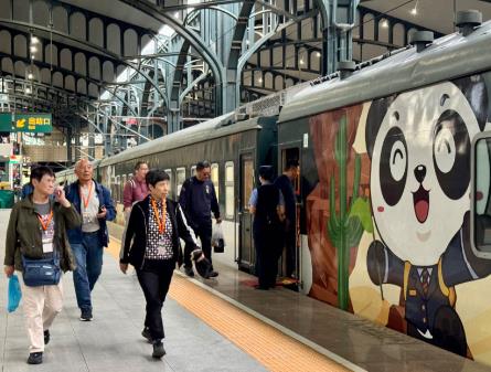 “熊貓專(zhuān)列”抵哈！黑龍江5月省外專(zhuān)列游客數(shù)創(chuàng)新高