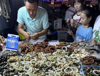 要“顏值”更要性價比 年輕人點(diǎn)亮“手串經(jīng)濟(jì)”