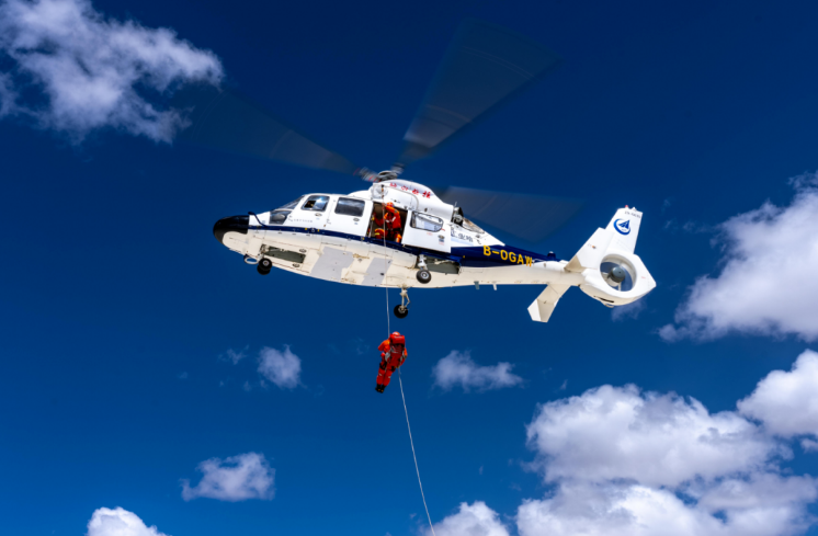 航空工業(yè)集團兩型直升機在高高原地區(qū)展現(xiàn)高質(zhì)量應(yīng)急能力