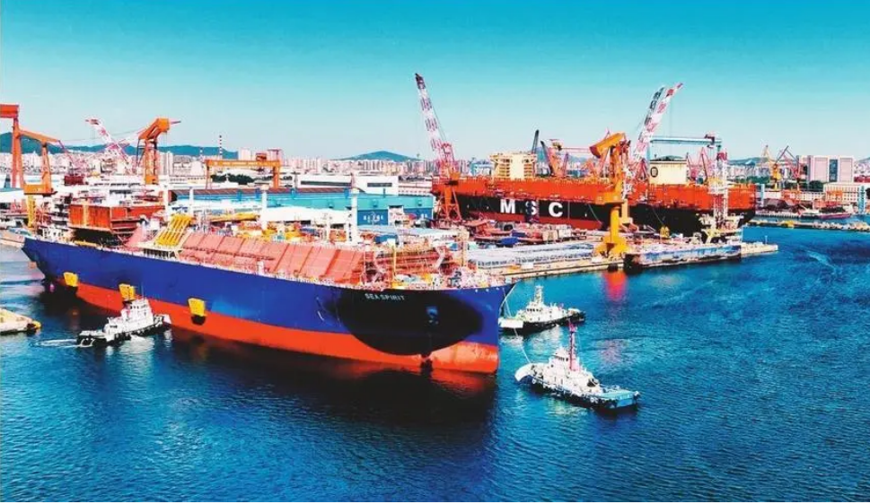 巨輪背后的“精雕細琢”——探訪中國船舶大連造船公司