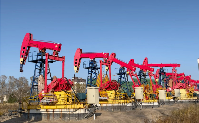 中國石油大慶油田打造低碳油氣生產(chǎn)基地 新能源累計(jì)發(fā)電量突破8億千瓦時(shí)