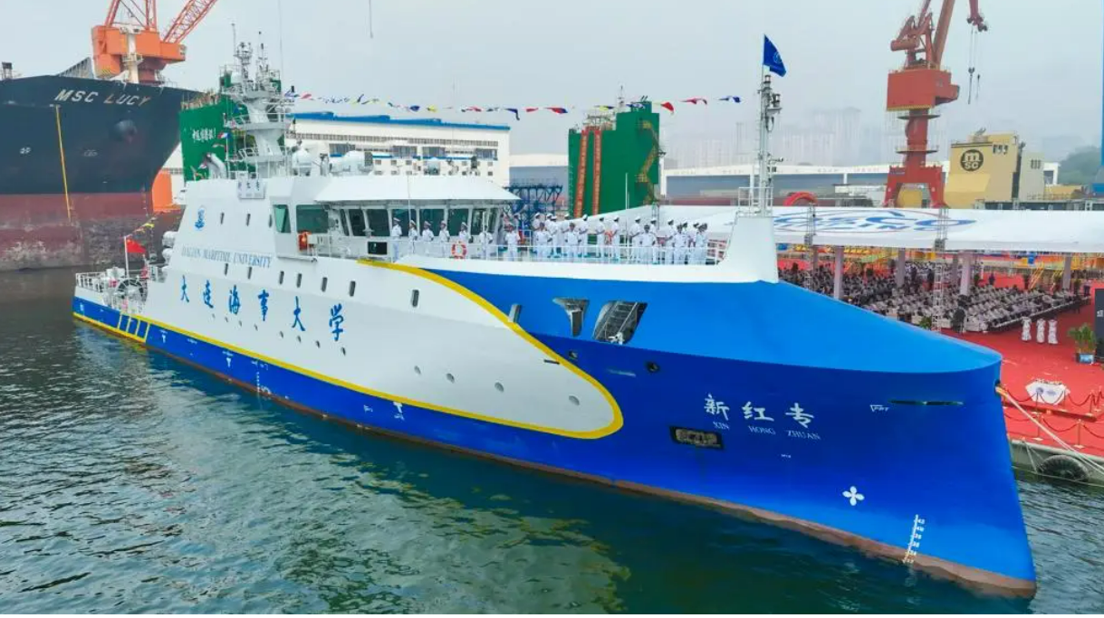 我國自主研發(fā)智能研究與實(shí)訓(xùn)兩用船在大連交付