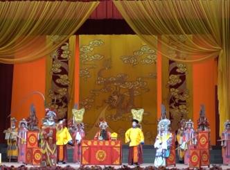 古韻新風(fēng)、老戲新唱 豫劇煥發(fā)新生機(jī)