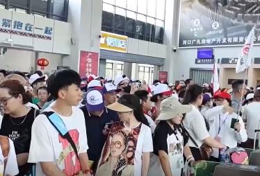 便利、快捷，人流旺！中越跨境旅游火熱