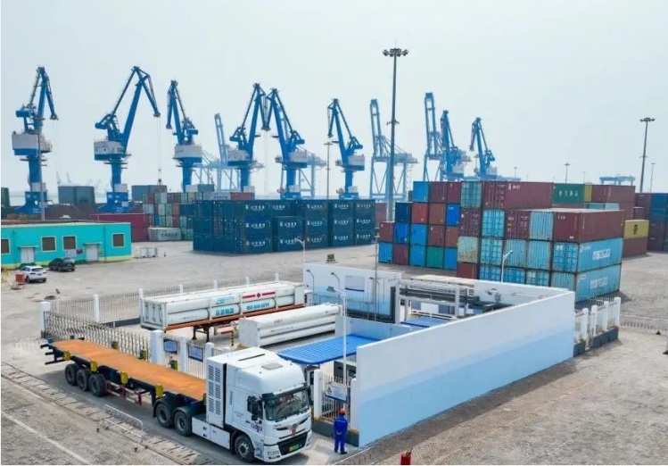 打造“零碳港口”！山東港口濰坊港區(qū)首座加氫站進(jìn)入試運(yùn)行階段