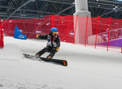 從室內(nèi)雪場到直飛航班 上海冰雪消費“四季熱”