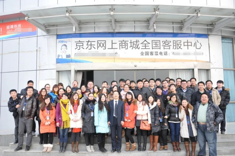 入職京東客服15年、10年：有人2年內(nèi)被贈(zèng)33面錦旗，有人服務(wù)幾十萬用戶