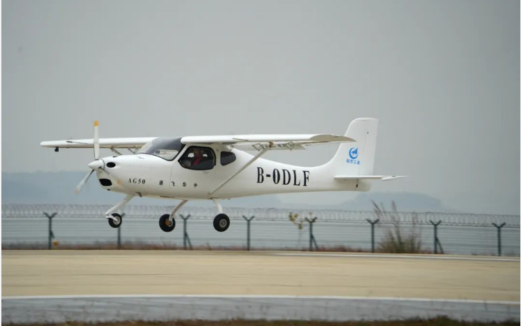 “領雁”AG50輕型運動飛機改進型成功首飛