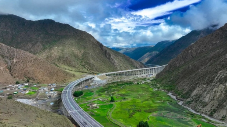 西藏S5線通車試運(yùn)營 世界最長超高海拔公路隧道正式投用