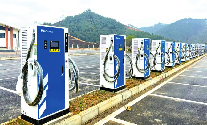 事關(guān)公路充電樁、貨車(chē)司機(jī)服務(wù)等，權(quán)威發(fā)布！