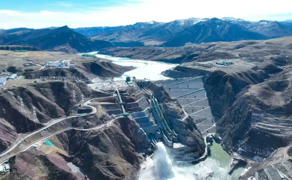 黃河流域海拔最高水電站建成 青海瑪爾擋水電站全部機組并網發(fā)電