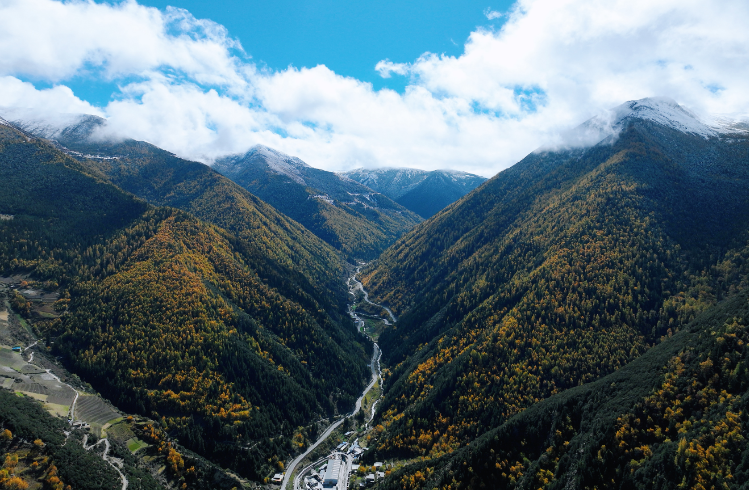 全國(guó)最長(zhǎng)二級(jí)公路隧道順利貫通