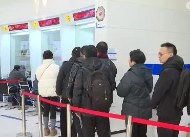 “蛇幣”“蛇鈔”、陳醋、冰雪……新年消費市場活力足、人氣旺