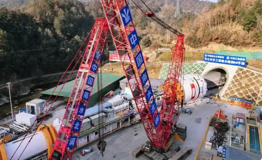 我國直徑最大雙護盾硬巖掘進機投用