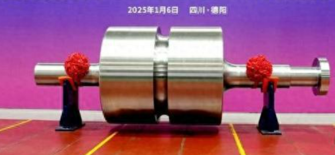 國機(jī)重裝研制的國內(nèi)首件百噸級(jí)飛輪轉(zhuǎn)子鍛件在德陽基地啟運(yùn)