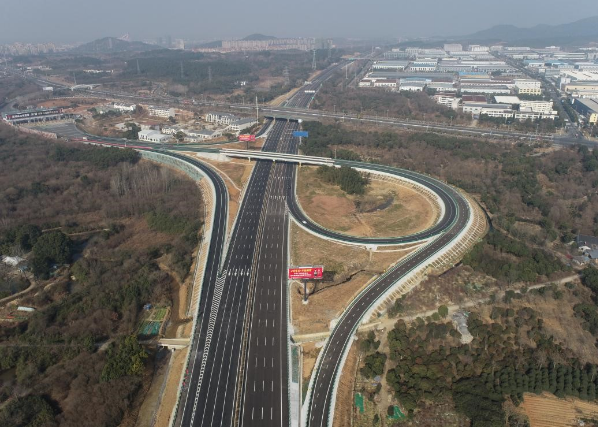 中交路建滬渝高速改擴(kuò)建廣宣段建成通車
