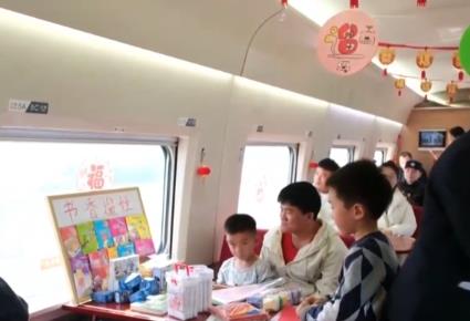AI、遛娃艙、高鐵課堂……旅客點(diǎn)贊春運(yùn)“智慧”“開心”出行
