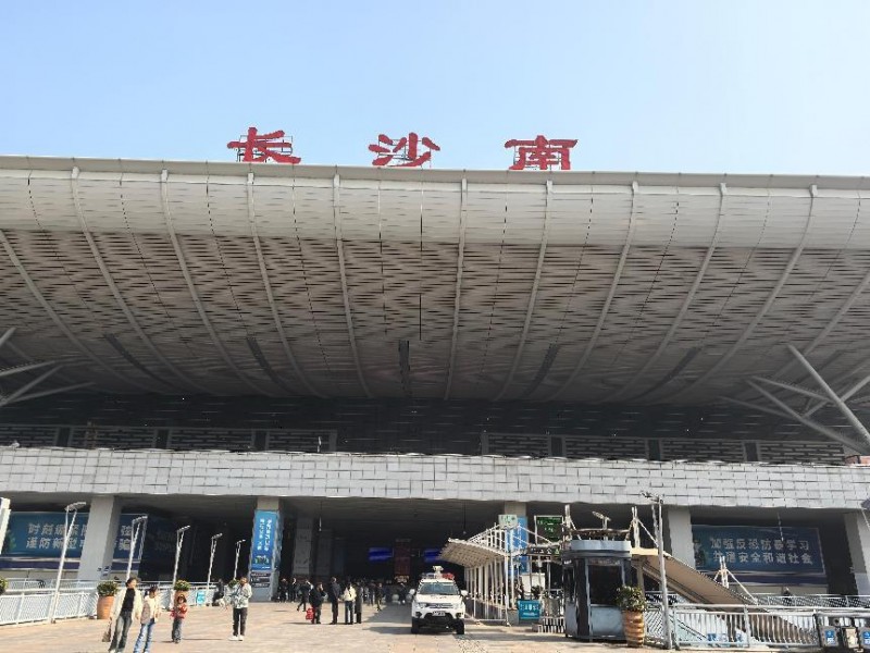 春運長沙南站現(xiàn)白象溫暖驛站，以“辣”暖心暖胃