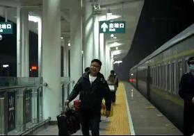 福建開出2025年首趟春運務(wù)工人員返鄉(xiāng)專列