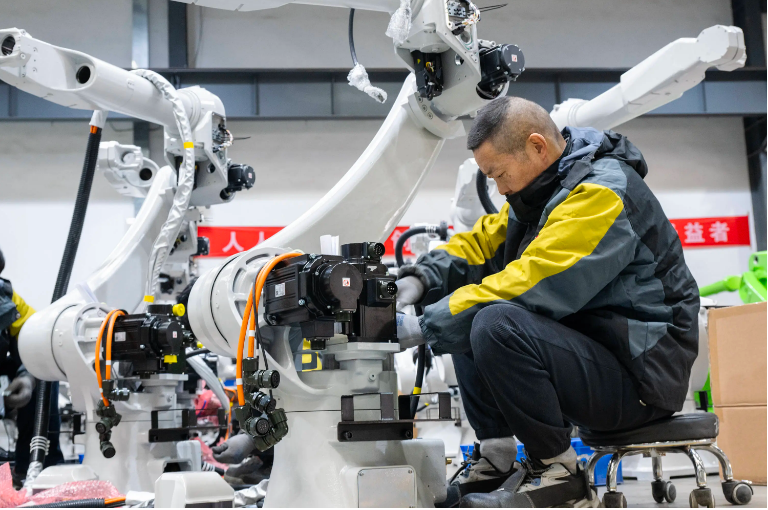 工業(yè)經(jīng)濟(jì)平穩(wěn)向好 新型工業(yè)化加速推進(jìn)