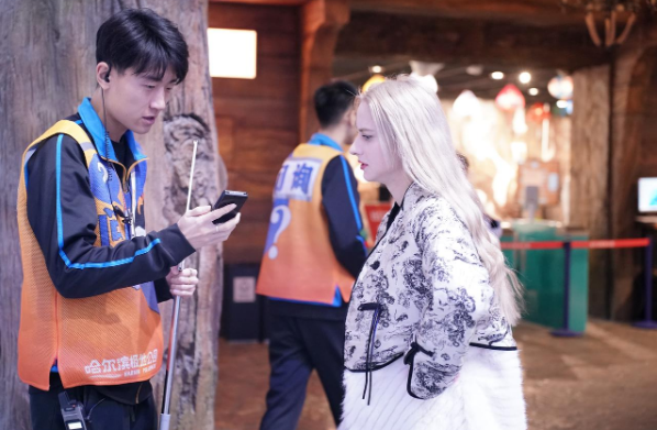 訊飛翻譯機(jī)助力接待外國游客，“爾濱”玩出國際范！