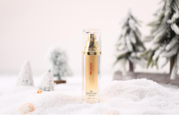 俏美韻，宛如時光的溫柔魔法師，喚醒沉睡的青春活力