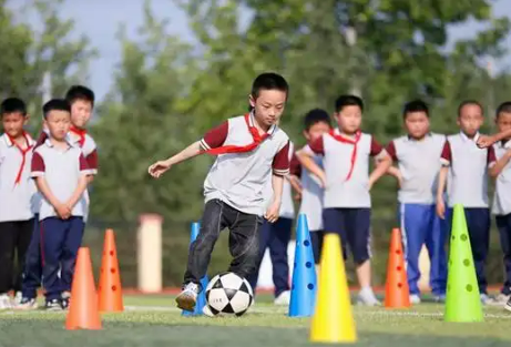 廣東：中小學生每天綜合體育活動時間不低于兩小時