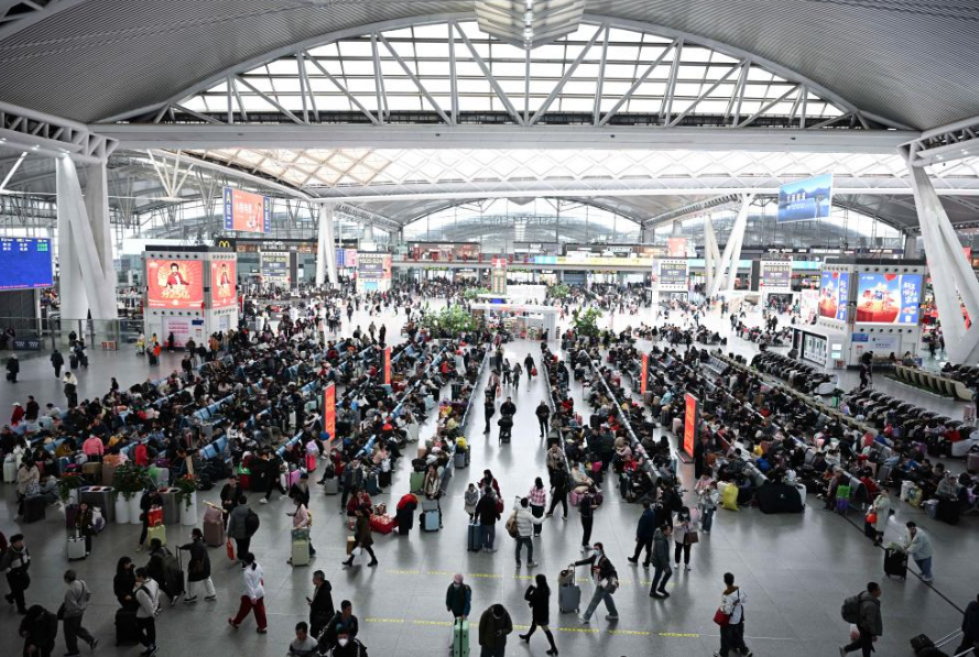 春運(yùn)“三變”：無紙化進(jìn)站、摩托大軍“退場(chǎng)”、C919上崗