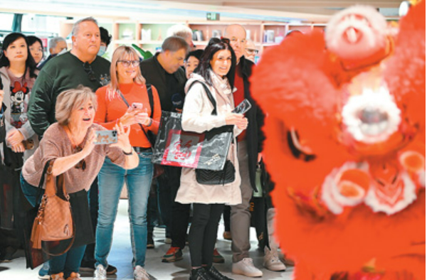 “中國服務(wù)”加速走向世界