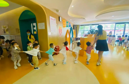 莫將視屏類產(chǎn)品當“玩伴” 國家衛(wèi)生健康委指導加強嬰幼兒早期發(fā)展服務(wù)