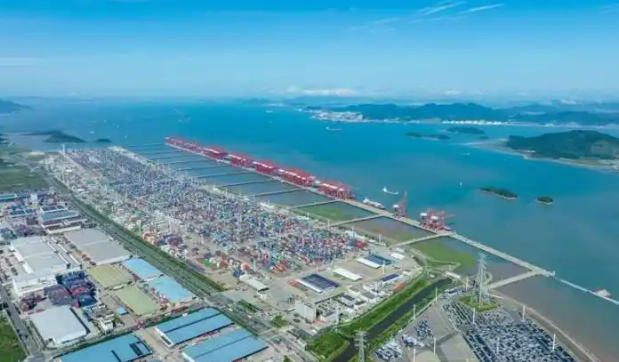 116萬(wàn)箱！寧波舟山港單體碼頭實(shí)現(xiàn)新年“開(kāi)門(mén)紅”