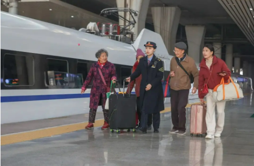 我國將增開銀發(fā)旅游列車 如何便利老年人出游？